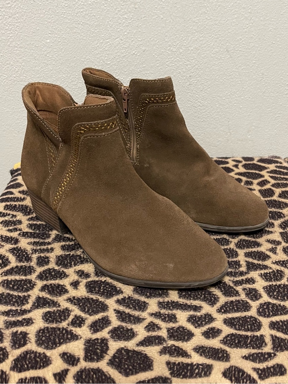 Clarks Collection Low Heel Suede Ankle Booties Brown Comfort Womens 8.5W